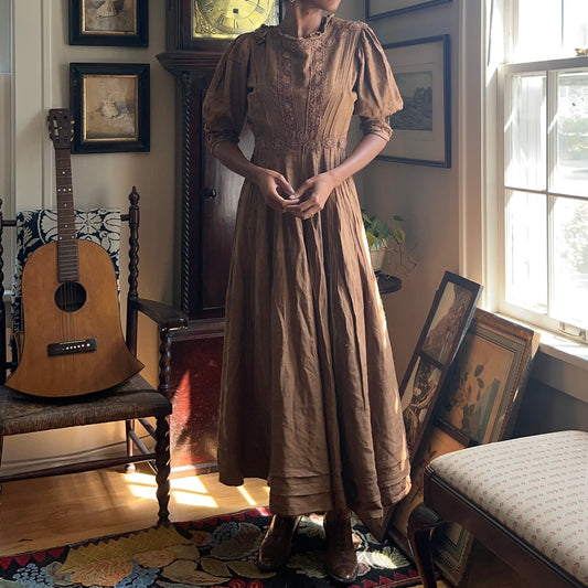 Victorian Linen and Lace Victorian Edwardian Dress